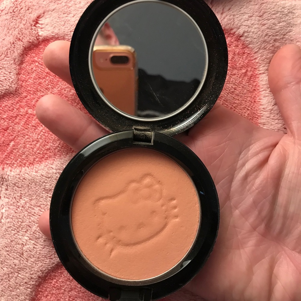 MAC Hello kitty Tahitian Sand Blush